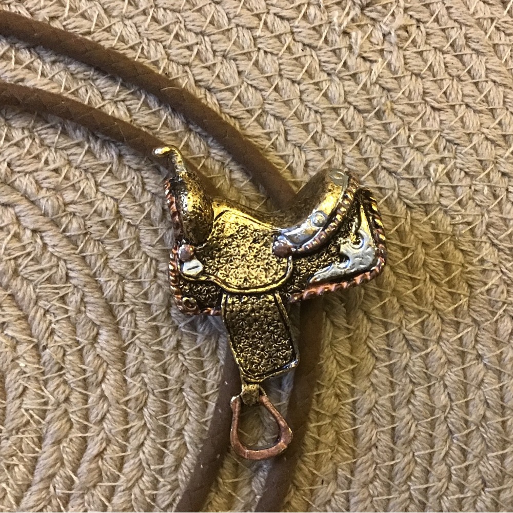 Western saddle tri-color bolo tie. Vintage